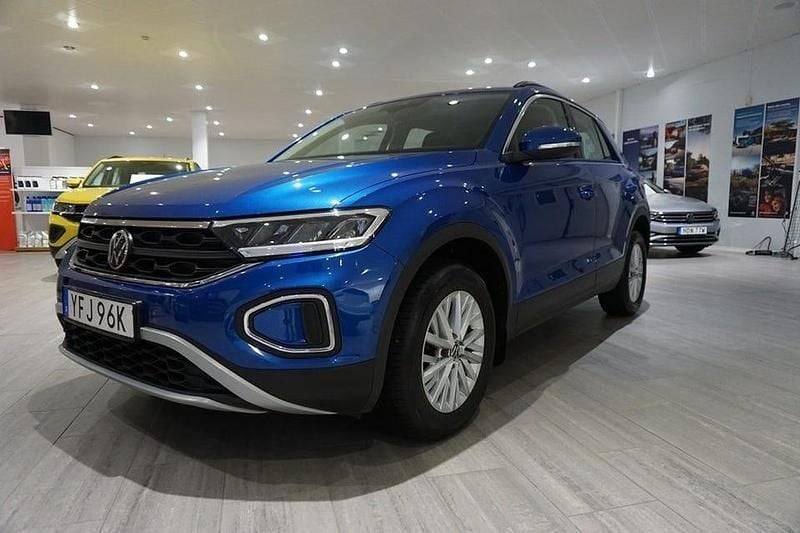 Blå Begagnad 2022 VW T-Roc SUV | 229 000 kr (Marknadspris) - Bild 1/4