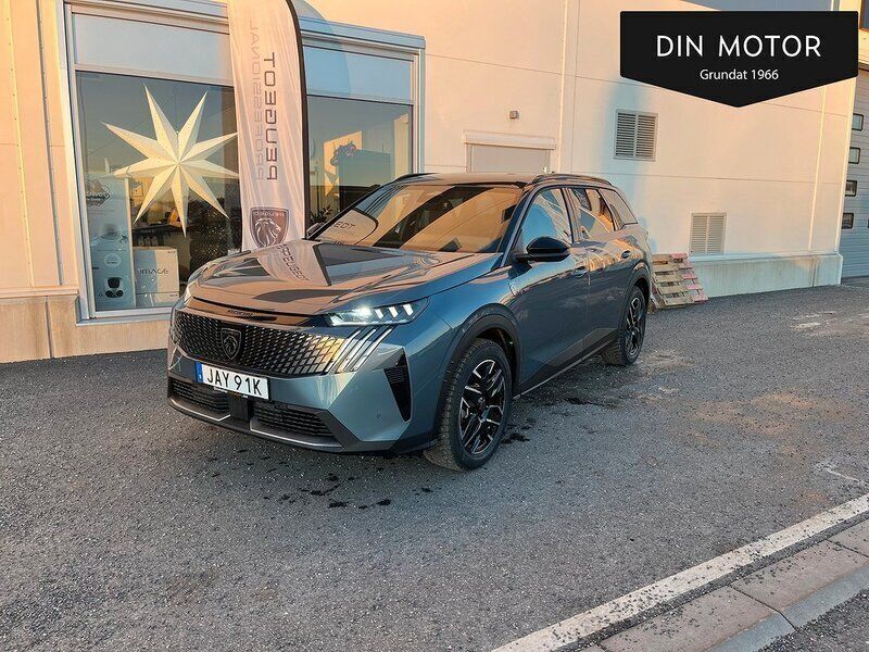 Blå Ny 2024 Peugeot 5008 GT Minibuss | 409 900 kr (Marknadspris) - Bild 1/4
