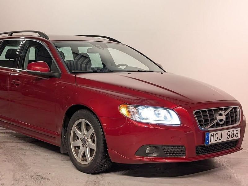 Begagnad Volvo V70 Momentum 116 HK (85 kW) 2011 Röd Kombi
