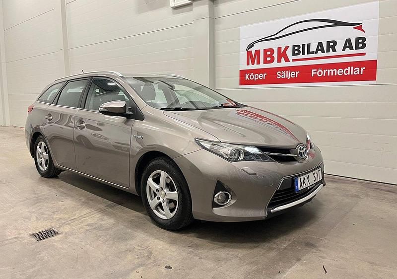 Brun Begagnad 2013 Toyota Auris Touring Sports Active Kombi | 94 900 kr (Lite dyr) - Bild 1/4