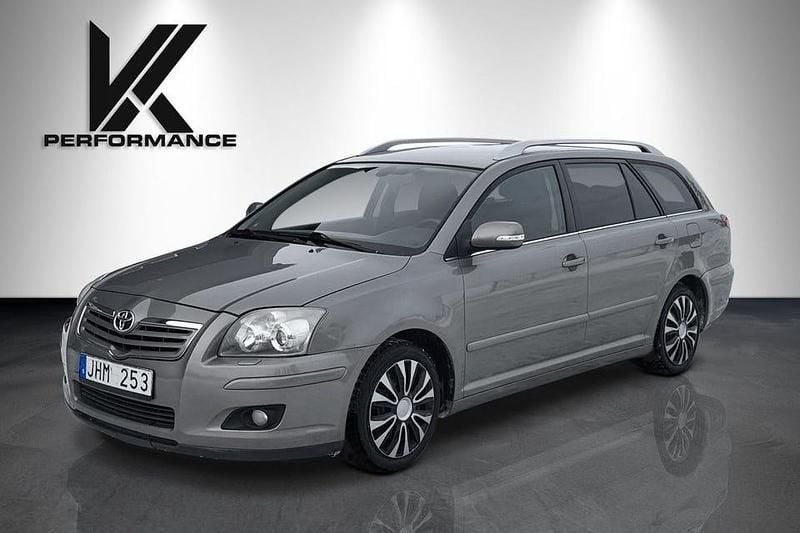 Ljusbrun Begagnad 2006 Toyota Avensis Kombi | 42 700 kr (Marknadspris) - Bild 1/4