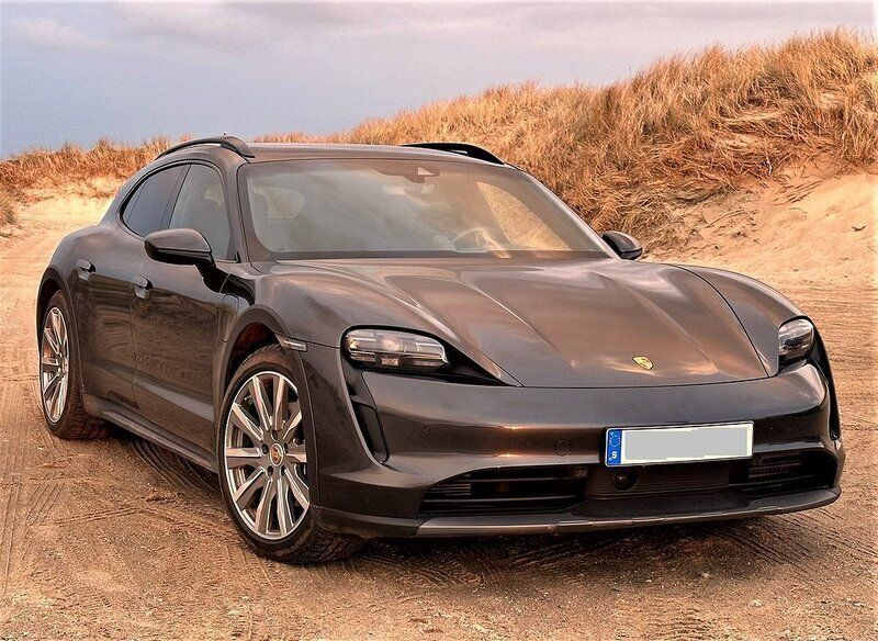 Begagnad Porsche Taycan Cross Turismo 350 kW (476 HK) 2022 Volcano grey metallic Sedan