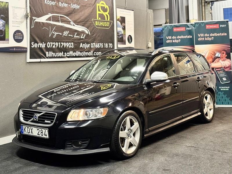 Svart Begagnad 2010 Volvo V50 R-Design Kombi | 59 900 kr (Dyr) - Bild 1/4