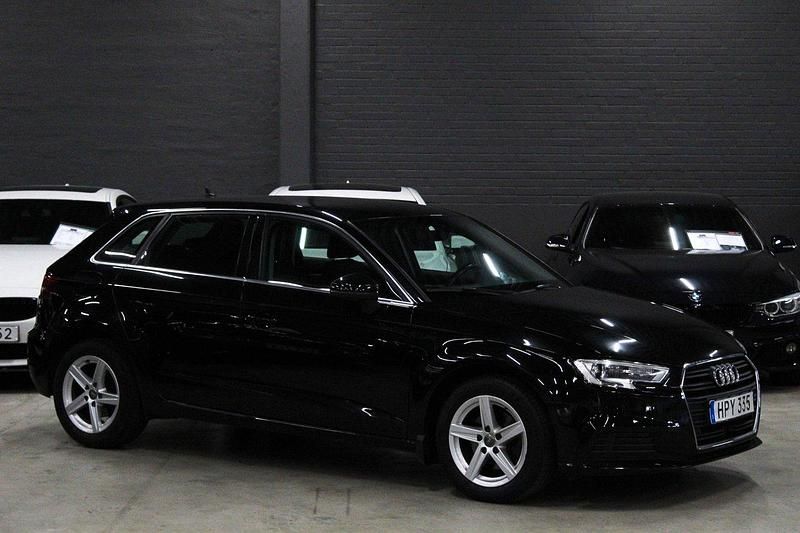 Svart Begagnad 2018 Audi A3 Proline Halvkombi | 169 900 kr (Marknadspris) - Bild 1/4