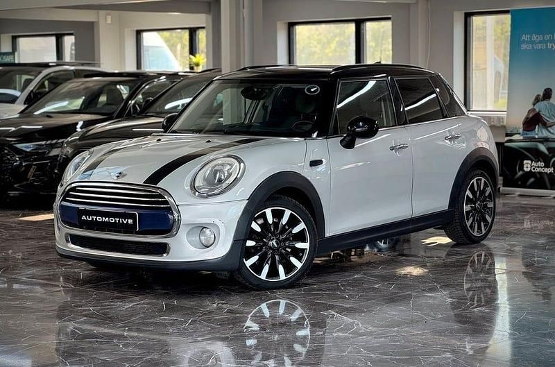 Silver Begagnad 2016 Mini Cooper D Halvkombi | 124 900 kr (Marknadspris) - Bild 1/4