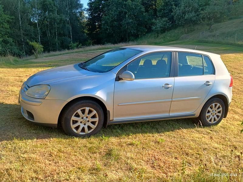 Silver Begagnad 2008 VW Golf VI Trendline Halvkombi | 21 500 kr (Lite dyr) - Bild 1/4