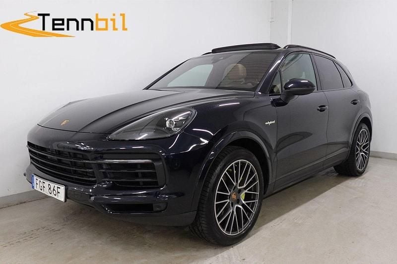 Mörkblå (blå) Begagnad 2020 Porsche Cayenne SUV | 679 900 kr (Bra pris) - Bild 1/4