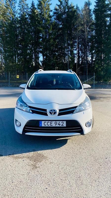 Begagnad 2014 Toyota Verso Minibuss | 77 000 kr (Marknadspris) - Bild 1/4