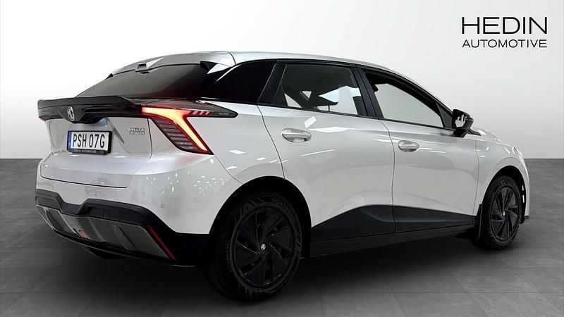 Begagnad MG MG4 EV 125 kW (170 HK) 2023 Grå Halvkombi