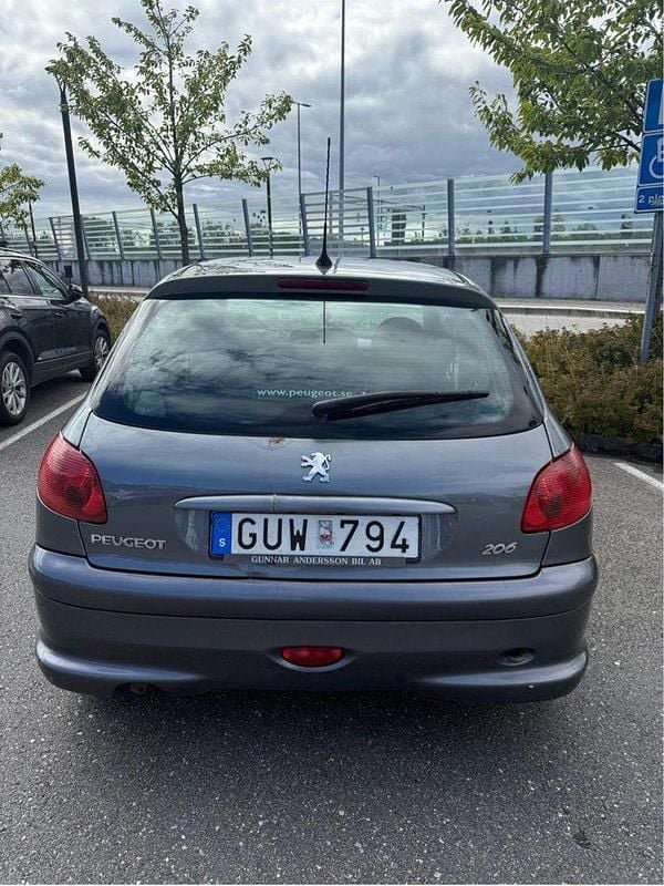 Grå Begagnad 2008 Peugeot 206 Halvkombi | 6 000 kr (Superpris) - Bild 1/4