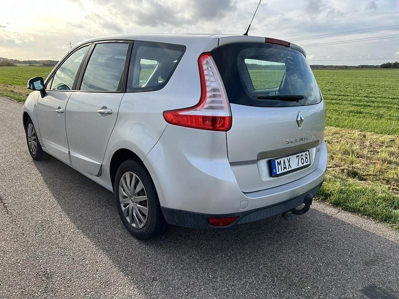Silver Begagnad 2012 Renault Grand Scénic III Minibuss | 72 000 kr (Marknadspris) - Bild 1/4