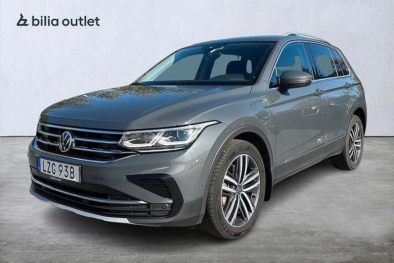 Grå Begagnad 2021 VW Tiguan Elegance SUV | 239 900 kr (Bra pris) - Bild 1/4