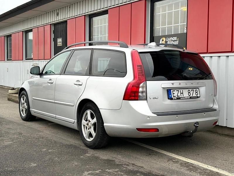 Begagnad Volvo V50 Momentum 116 HK (85 kW) 2011 Grå Kombi