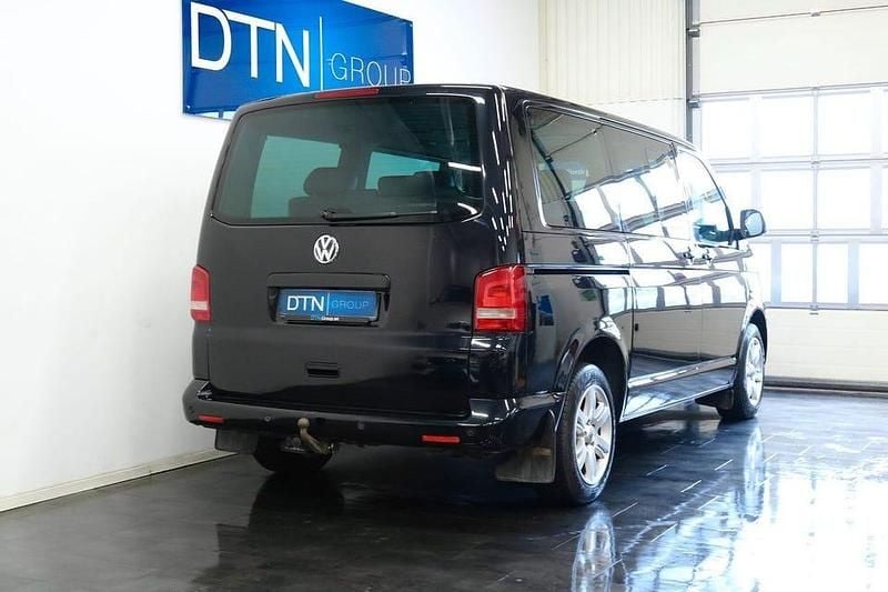 Begagnad VW Multivan Highline 180 HK (132 kW) 2012 Svart