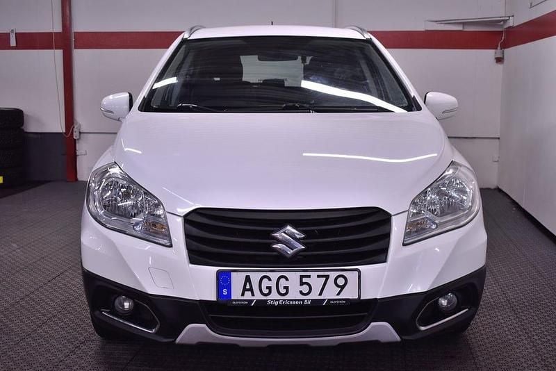 Begagnad Suzuki SX4 S-Cross Exclusive 120 HK (88 kW) 2014 Vit