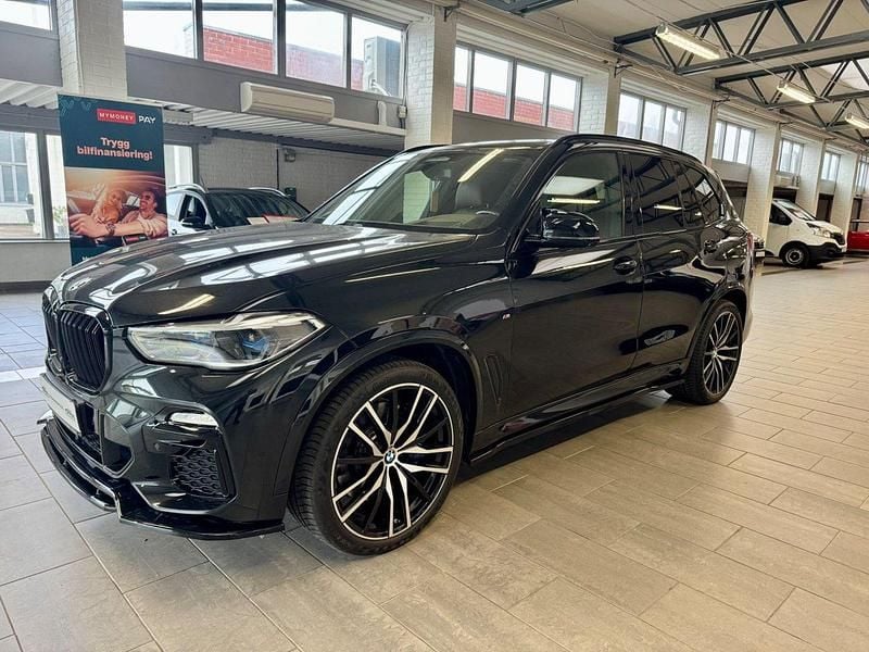Svart Begagnad 2021 BMW X5 M Sport SUV | 749 000 kr (Marknadspris) - Bild 1/4