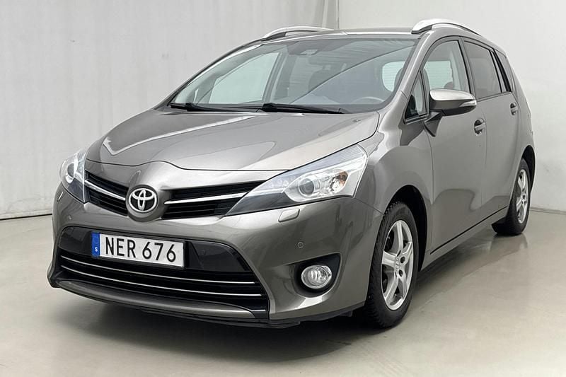 Mörkgrå Begagnad 2016 Toyota Verso Executive Minibuss | 149 000 kr (Marknadspris) - Bild 1/4