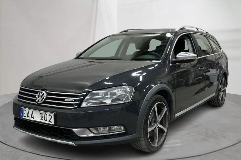 Mörkgrå Begagnad 2013 VW Passat Sedan | 98 000 kr (Marknadspris) - Bild 1/4