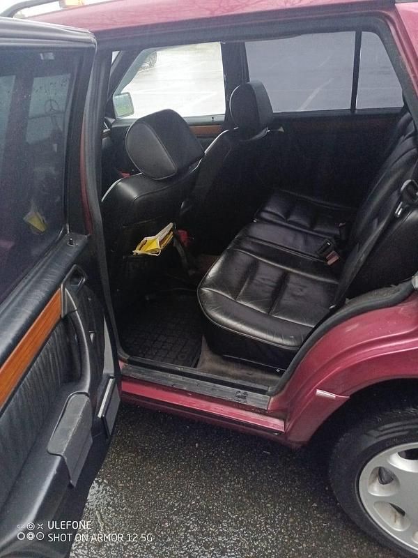 Begagnad Mercedes 300 1992 Almandin röd Kombi