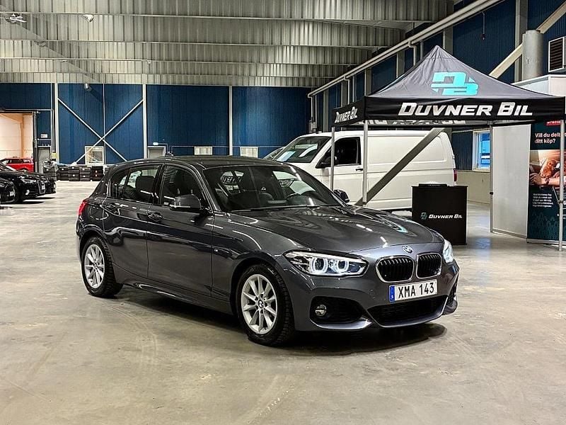 Grå Begagnad 2018 BMW 118 M Sport Halvkombi | 159 000 kr (Bra pris) - Bild 1/4