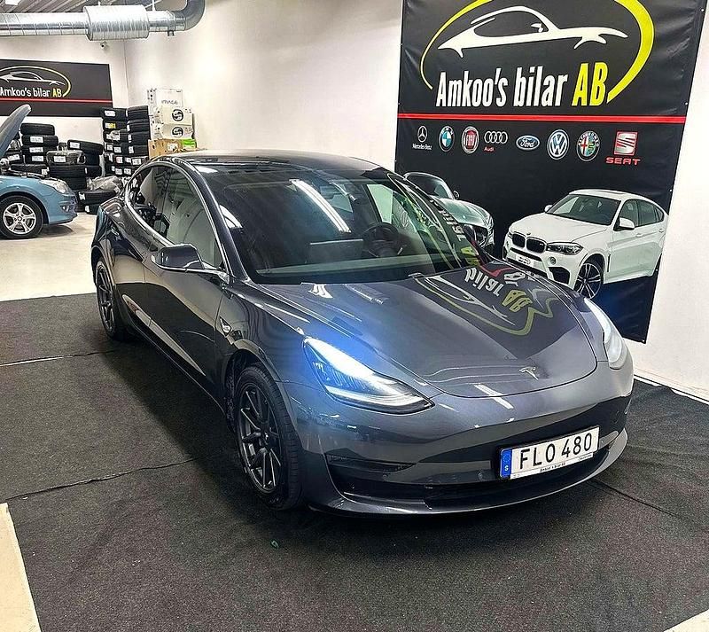 Begagnad Tesla Model 3 Long Range AWD 339 kW (462 HK) 2019 Grå Sedan