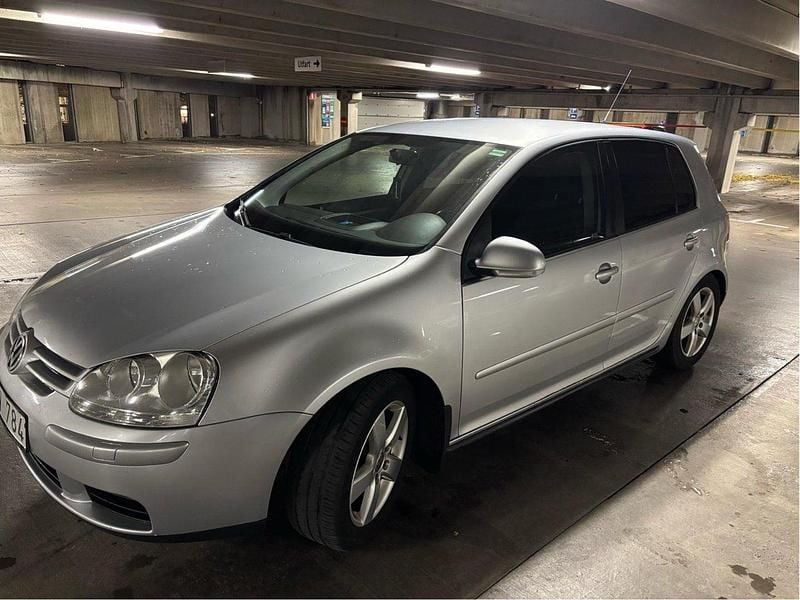 Silver Begagnad 2007 VW Golf V Halvkombi | 27 900 kr (Marknadspris) - Bild 1/4