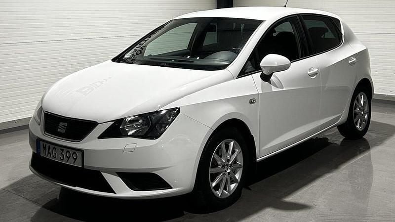 Vit Begagnad 2015 Seat Ibiza Style Halvkombi | 74 900 kr (Marknadspris) - Bild 1/4