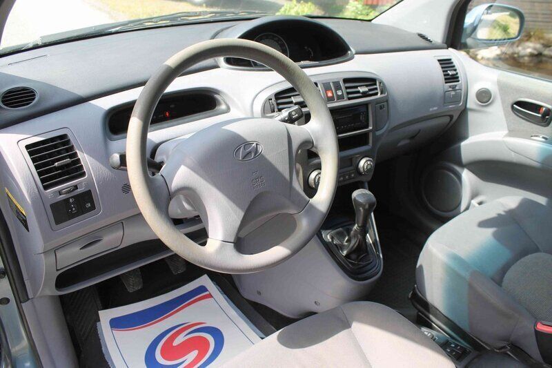 Begagnad Hyundai Matrix 123 HK (90 kW) 2007 Ljusblå Minibuss