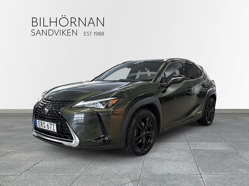 Begagnad Lexus UX 250h E-FOUR 186 HK (136 kW) 2020 Grön SUV