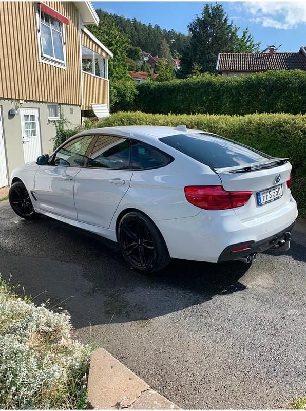 Begagnad 2019 BMW 320 Gran Turismo M Sport Halvkombi | 259 000 kr (Marknadspris) - Bild 1/4
