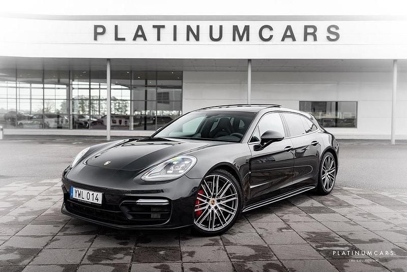 Grå (volcano grå) Begagnad 2018 Porsche Panamera GTS Sport Turismo Sedan | 819 000 kr - Bild 1/4