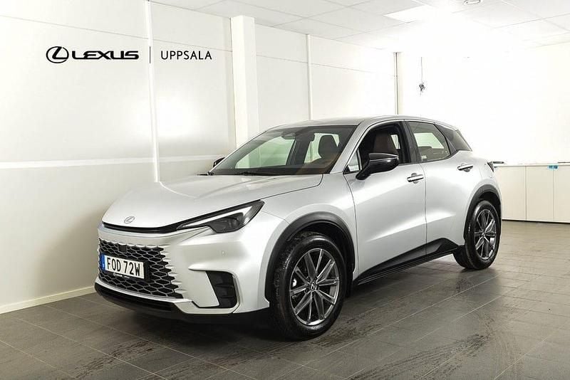 Silver Begagnad 2024 Lexus LBX SUV | 349 900 kr (Marknadspris) - Bild 1/4