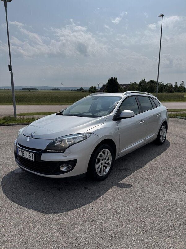 Silver Begagnad 2013 Renault Mégane GrandTour Kombi | 39 000 kr (Superpris) - Bild 1/3