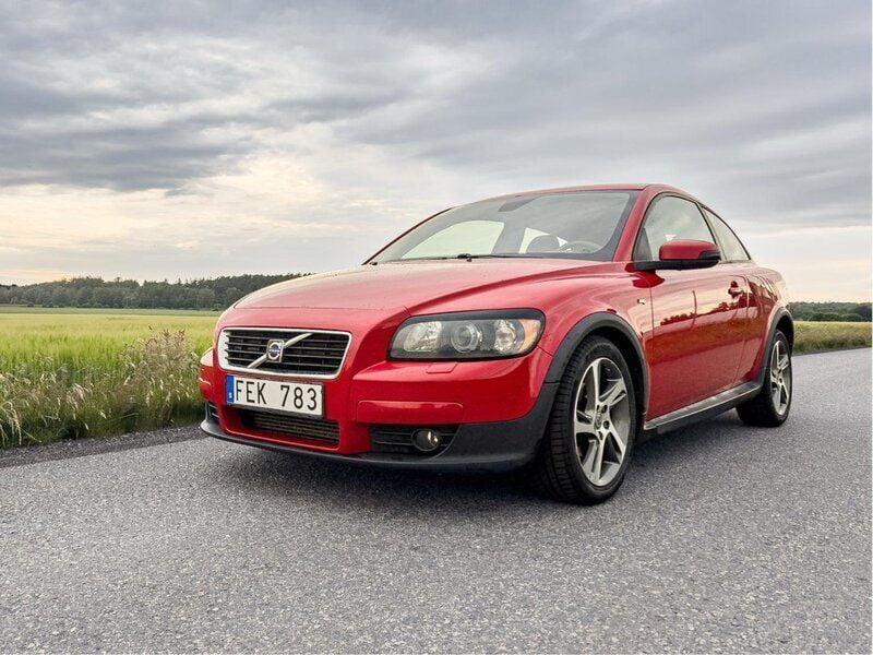 Röd Begagnad 2009 Volvo C30 Momentum Halvkombi | 19 900 kr (Superpris) - Bild 1/4
