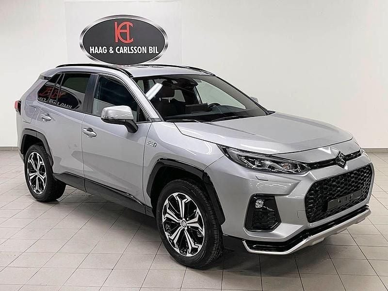 Grå (silver metallic (m)) Ny 2024 Suzuki Across SUV | 551 500 kr (Marknadspris) - Bild 1/4