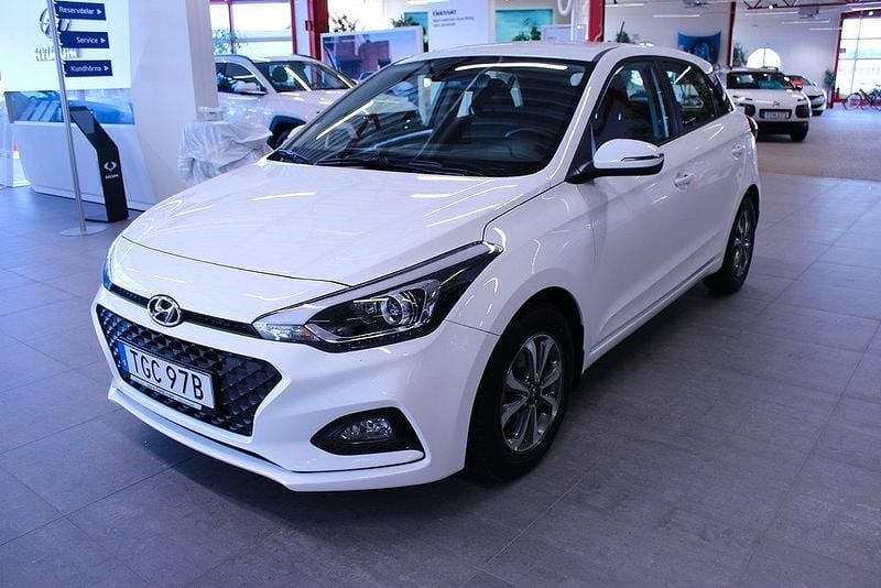 Vit Begagnad 2020 Hyundai i20 Premium Halvkombi | 134 000 kr (Marknadspris) - Bild 1/4