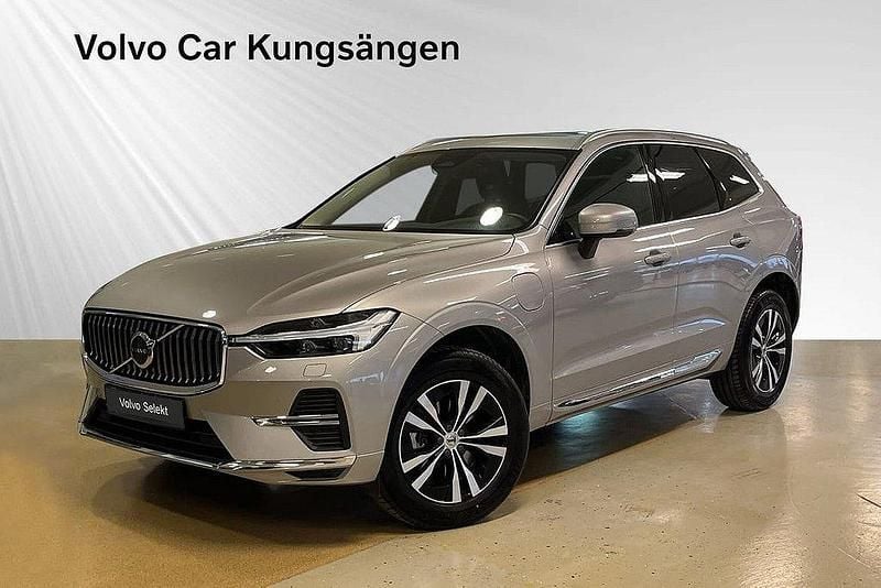Silver Begagnad 2024 Volvo XC60 Core SUV | 514 900 kr (Bra pris) - Bild 1/3