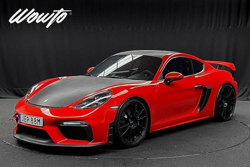Röd Begagnad 2020 Porsche 718 Cayman GT4 Sportkupé | 1 095 800 kr (Marknadspris) - Bild 1/3