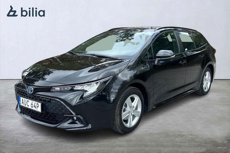 Svart Begagnad 2024 Toyota Corolla Active Kombi | 309 900 kr (Marknadspris) - Bild 1/3