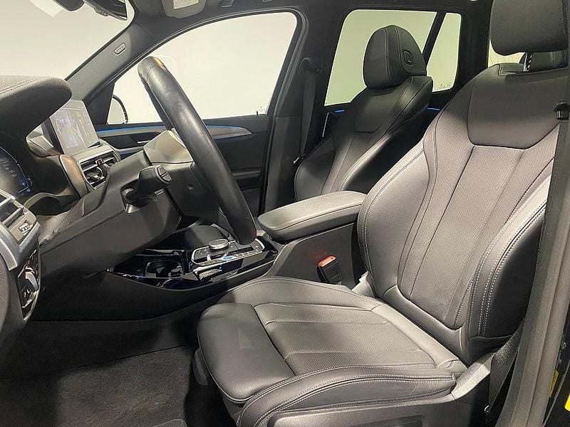 Begagnad BMW iX3 Shadowline 210 kW (286 HK) 2024 Svart SUV