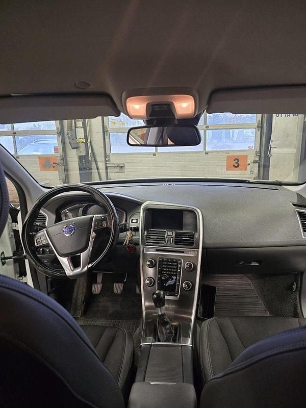 Begagnad Volvo XC60 Momentum 136 HK (100 kW) 2014 Vit SUV