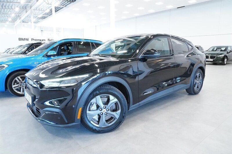 Svart Begagnad 2022 Ford Mustang Mach-E Standard Range SUV | 339 900 kr (Bra pris) - Bild 1/4