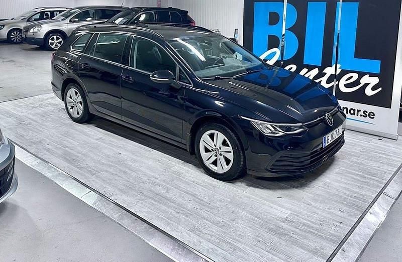 Svart Begagnad 2021 VW Golf VIII Kombi | 179 000 kr (Bra pris) - Bild 1/4