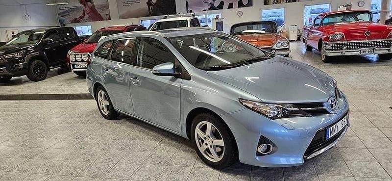 Begagnad Toyota Auris Touring Sports Active 133 HK (97 kW) 2013 Blå Kombi