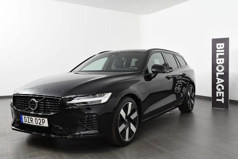 Svart Begagnad 2025 Volvo V60 Ultra Kombi | 569 500 kr - Bild 1/4