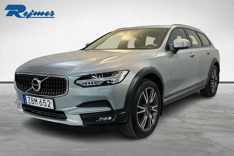 Silver Begagnad 2017 Volvo V90 CC Pro Kombi | 359 800 kr (Marknadspris) - Bild 1/4