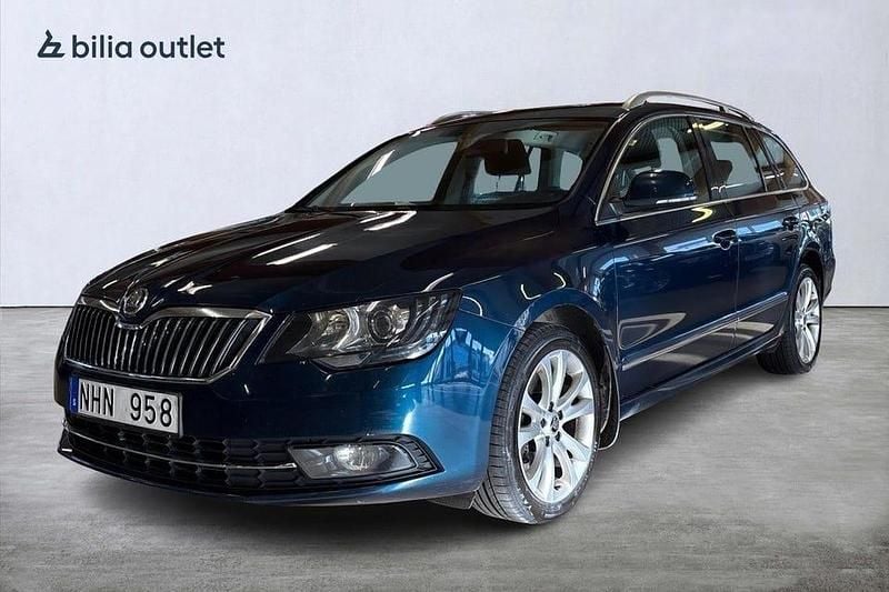 Mörkblå Begagnad 2013 Skoda Superb Kombi | 64 900 kr (Bra pris) - Bild 1/4
