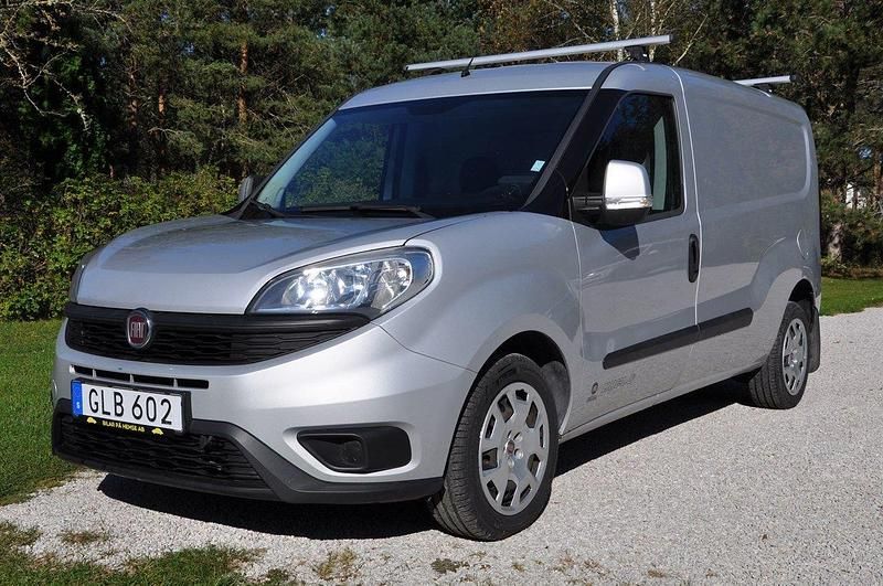 Grå Begagnad 2017 Fiat Doblò Minibuss | 124 900 kr - Bild 1/4
