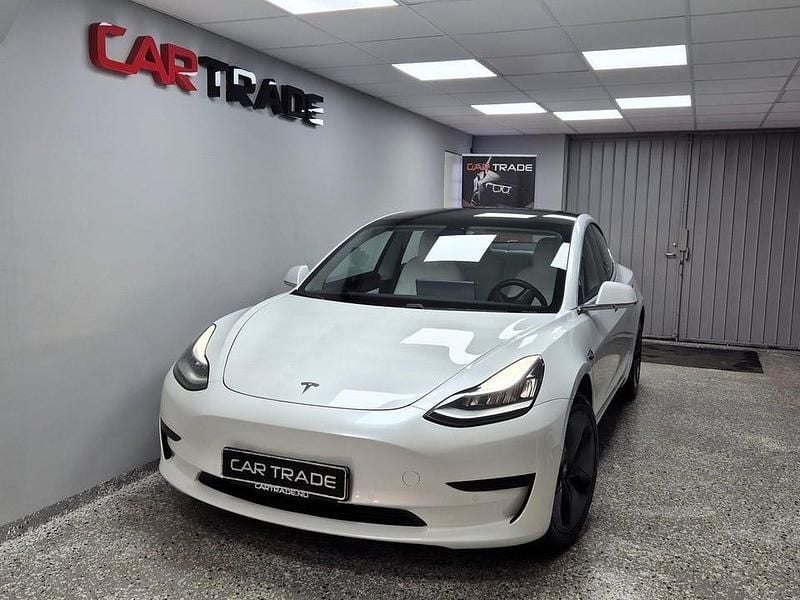 Vit Begagnad 2020 Tesla Model 3 Standard Range Plus Sedan | 209 900 kr (Marknadspris) - Bild 1/4