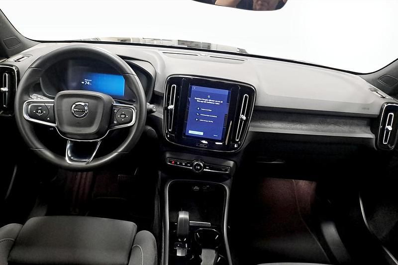 Begagnad Volvo XC40 Single Motor 175 kW (238 HK) 2023 Svart SUV